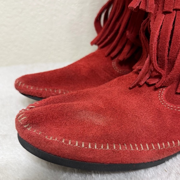 Minnetonka 3 layer fringe moccasin boots red suede boho size 9 - Picture 2 of 10